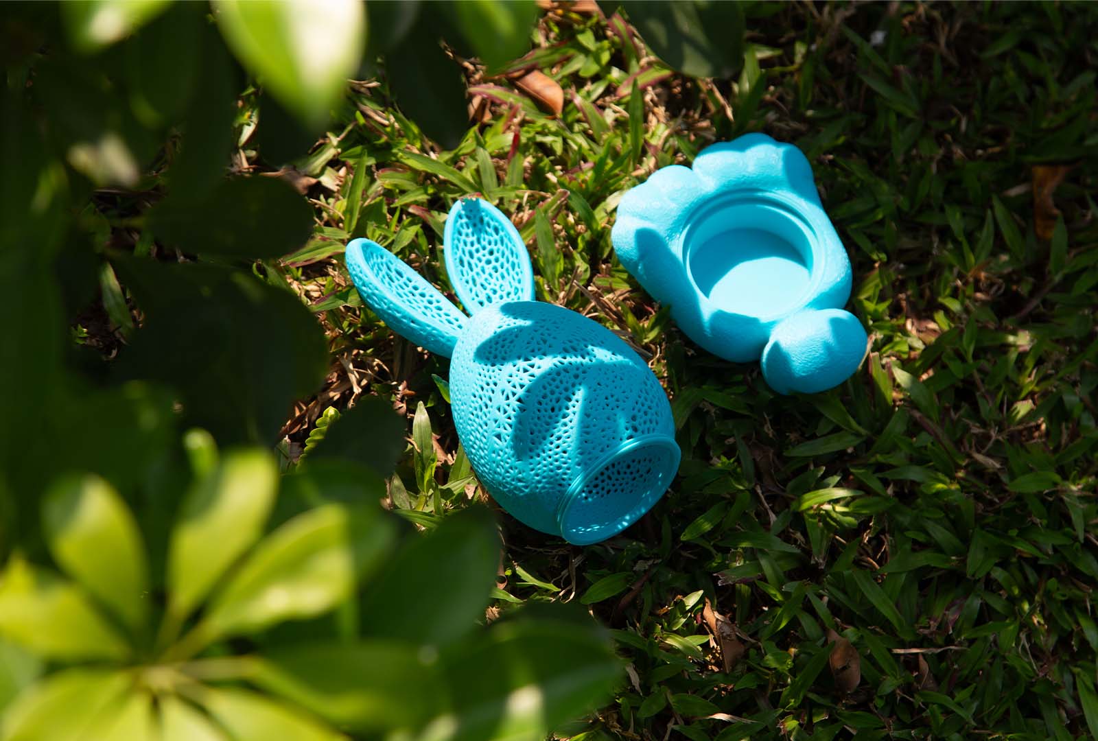 Close-up view of the 3D printed luminous bunny egg showing detailed features and glow effect.
